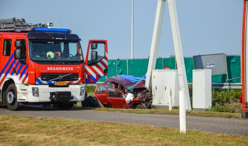 • De ernstig beschadigde auto.