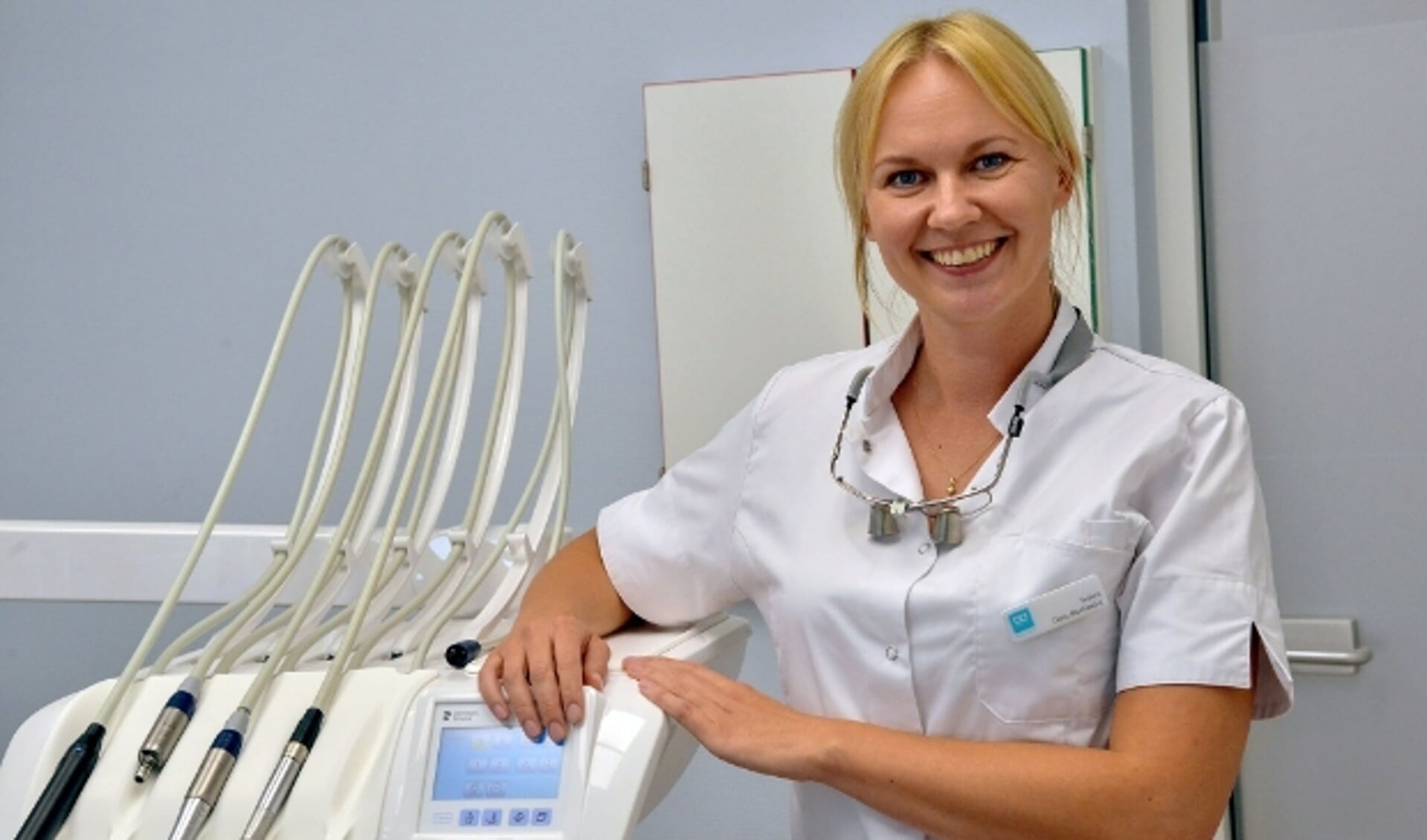Daria Muchowicz is afkomstig uit Polen en gediplomeerd tandarts bij Dental Clinics in Montfoort. (Foto: Paul van den Dungen)
