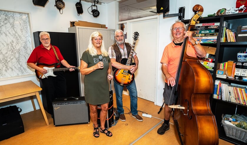 • Van links naar rechts Roel, Ria, John en Herman.