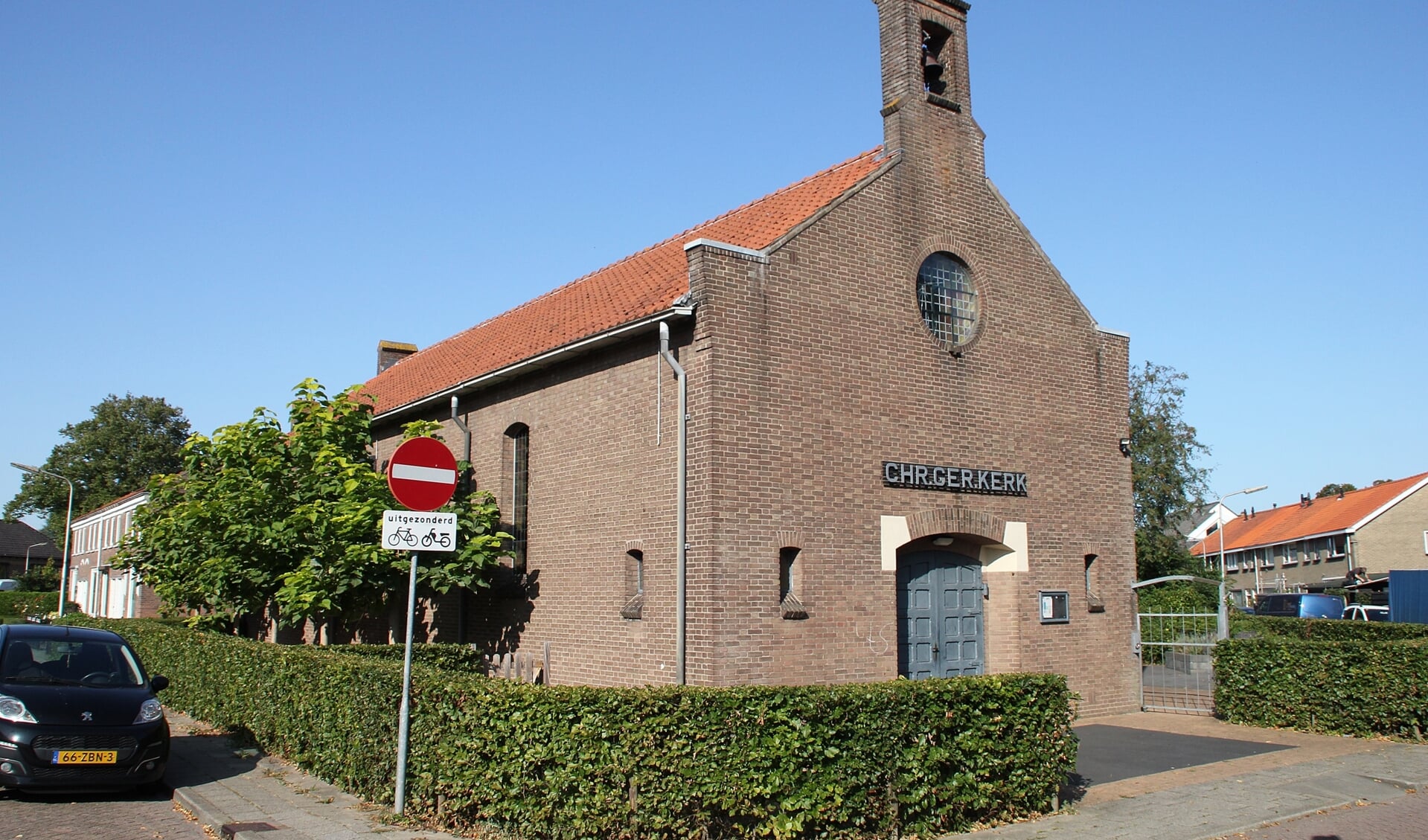 • Buurthuis De Pion, waar vroeger de Christelijk Gereformeerde kerk in gehuisvest was.