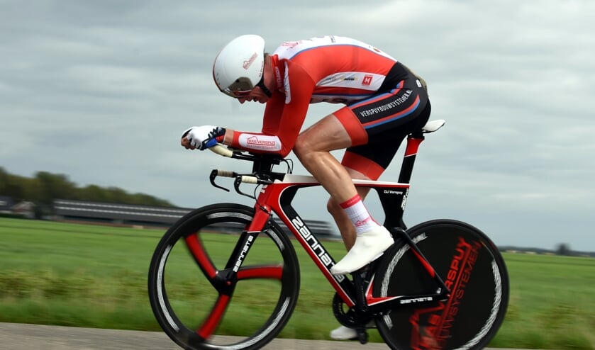 • Dirk Jan Verspuij in volle vaart op weg naar de overwinning.