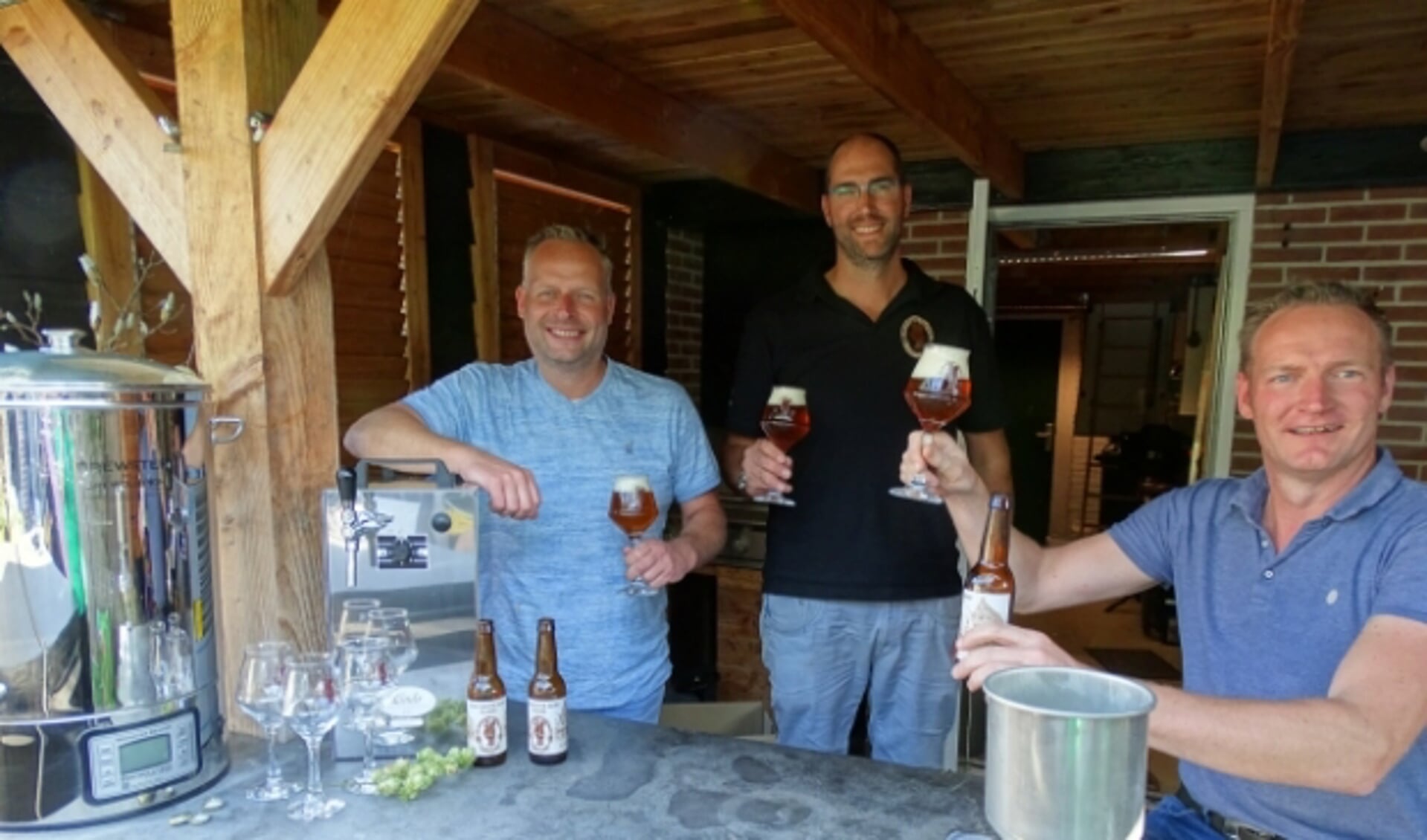 De Dorstige Geelbuik brouwt smaakvol bier. V.l.n.r. Rick Faaij, Jerry Verdouw en Marnix Vronik.