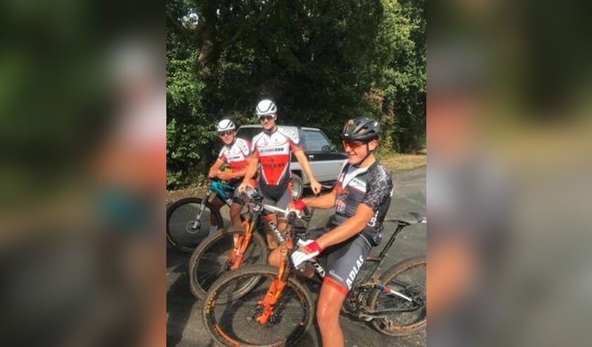 • Koen Molenaar, Niels Bongers en Max de Jong uit Giessenburg (van links naar rechts)