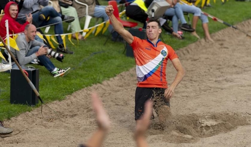 • Thomas van Midden viert zijn titel.