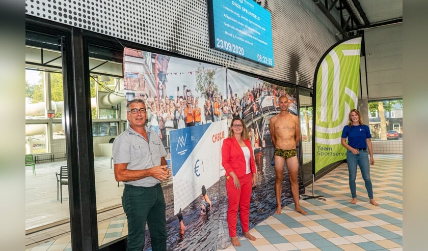 Maarten van der Weijden bezoekt Zwem4Daagse in Vianen