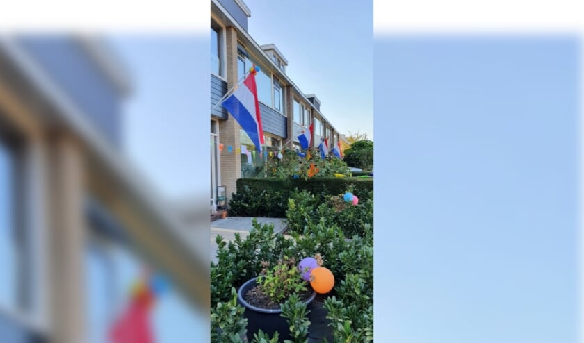 • De vlag uit vanwege het jubileum.