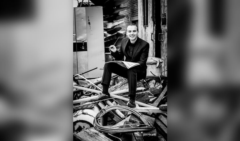 • Paul gaat fanfareorkest Ad Astra dirigeren.