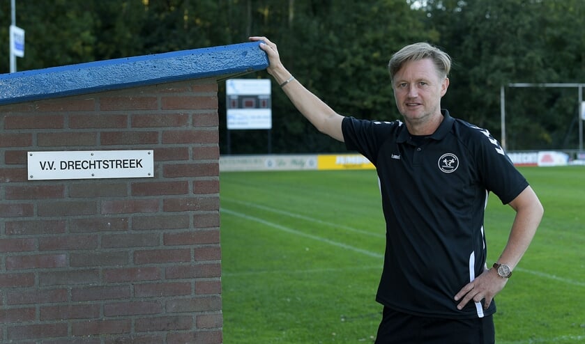 <p>• De nieuwe Drechtstreek-trainer Paul Koster.</p>