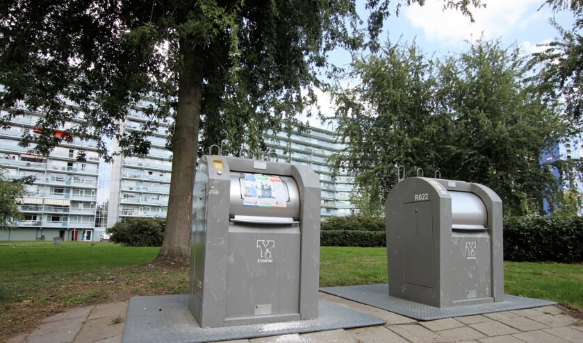 <p>• Afvalcontainers bij de Vijverflat.</p>