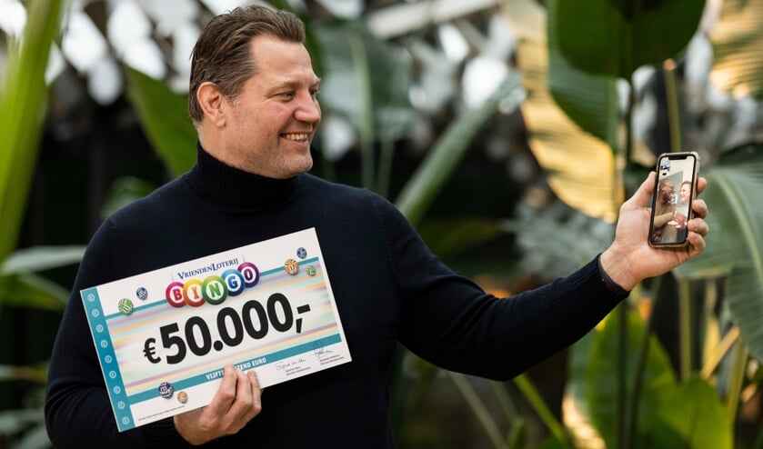 • VriendenLoterij-ambassadeur Dennis van der Geest verrast Jurgen uit Krimpen aan den IJssel middels een videogesprek met 50.000 euro.