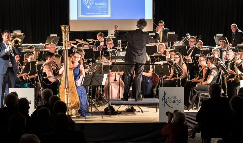 <p>Kunst na Strijd tijdens het galaconcert.</p>
