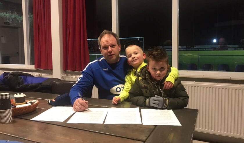 <p>• André Verbeek tekent voor twee seizoenen bij bij Ophemert.</p>