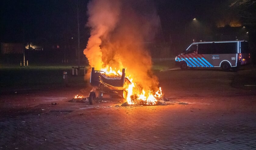 In Rijswijk werd Oudejaarsavond een aanhangertje in brand gestoken.