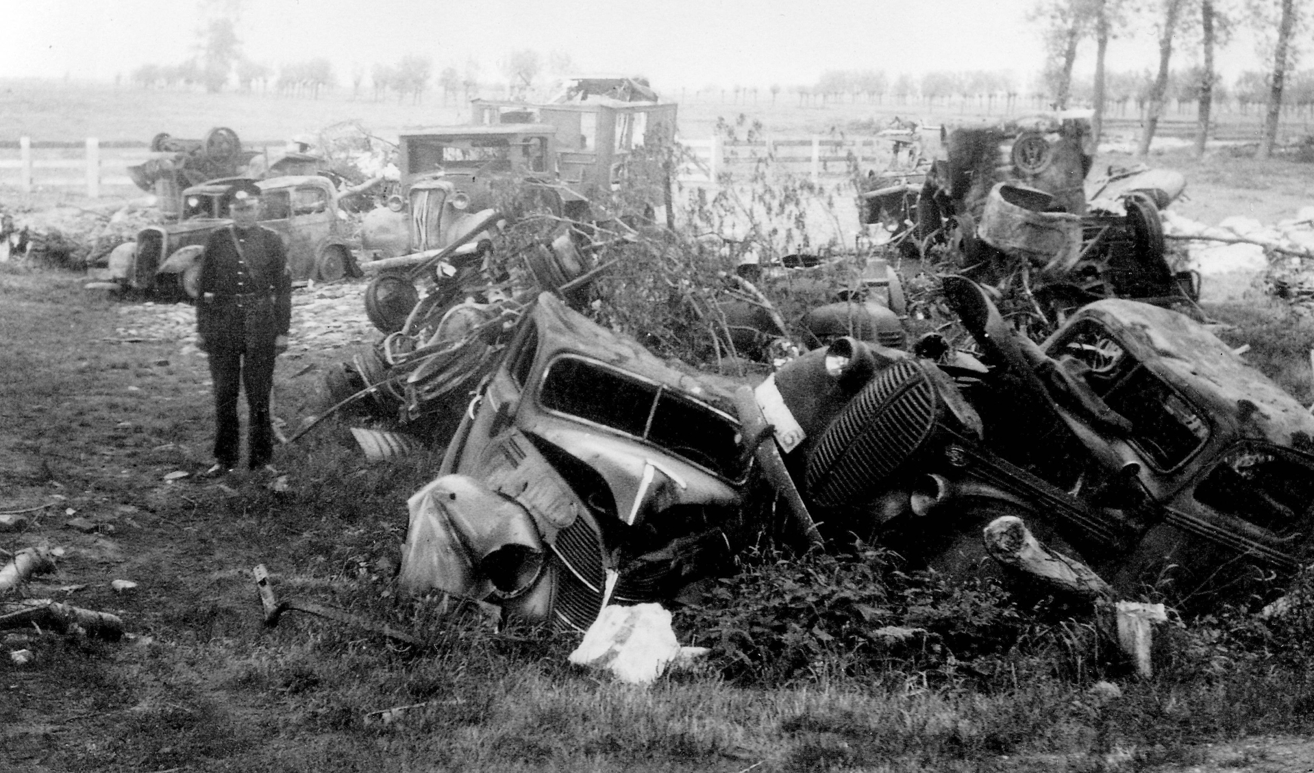 Na het bombardement op Bleskensgraaf bleef er maar weinig over van het wagenpark van het Nederlandse leger.