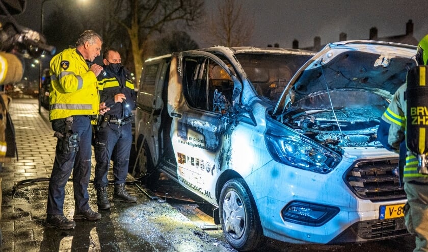 <p>• Er bleef niet veel over van het busje.</p>