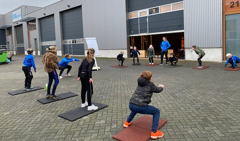 <p>Sportcoaches Nina en Kendra bij Crossfit Nieuwendijk.</p>