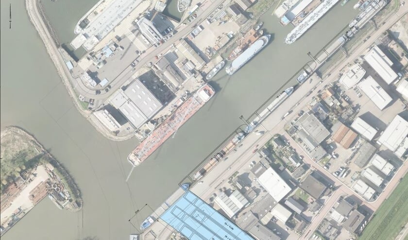 <p>In de nieuwe insteekhaven kunnen vier schepen afmeren.</p>