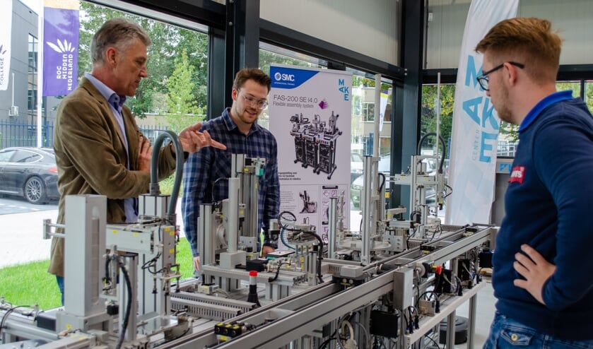 <p>Docent Paul Siermann met studenten Thijmen van Gorkom en Patrick van Schaik.</p>
