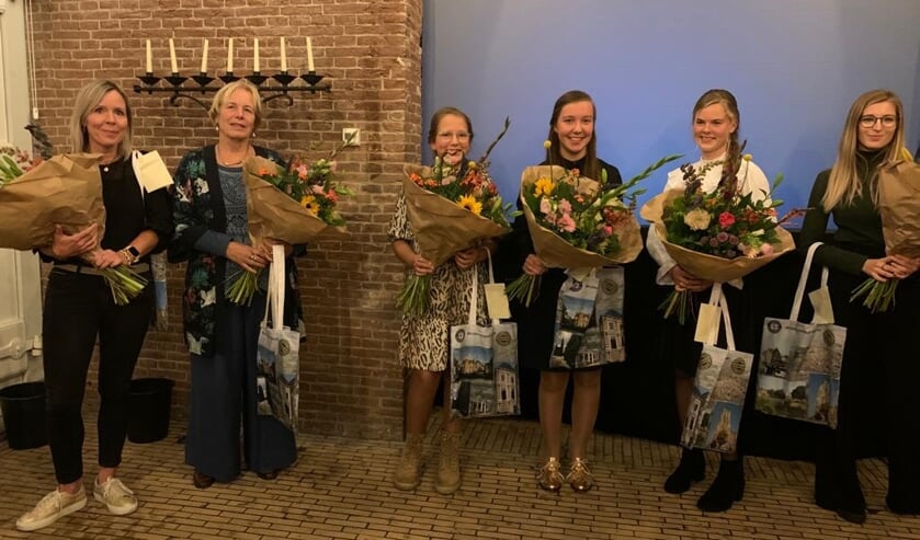 <p>• De winnaars van de Gorcumse literatuurprijs.</p>