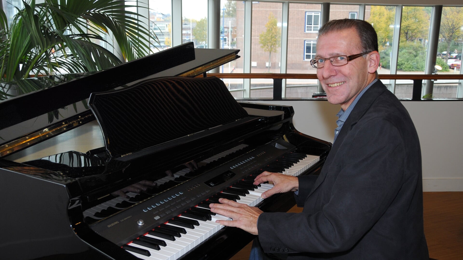 • Martin Boskamp, pianist / accordeonist en muzikaal leider van Multi Music.