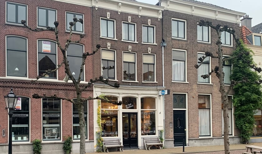 <p>• De Oude Apotheek.</p>