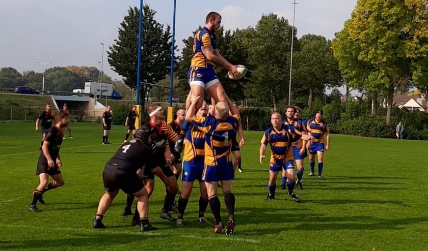 <p>Rugbyclub de Duuvels werd door de Scrumboks eenvoudig opzij gezet.</p>