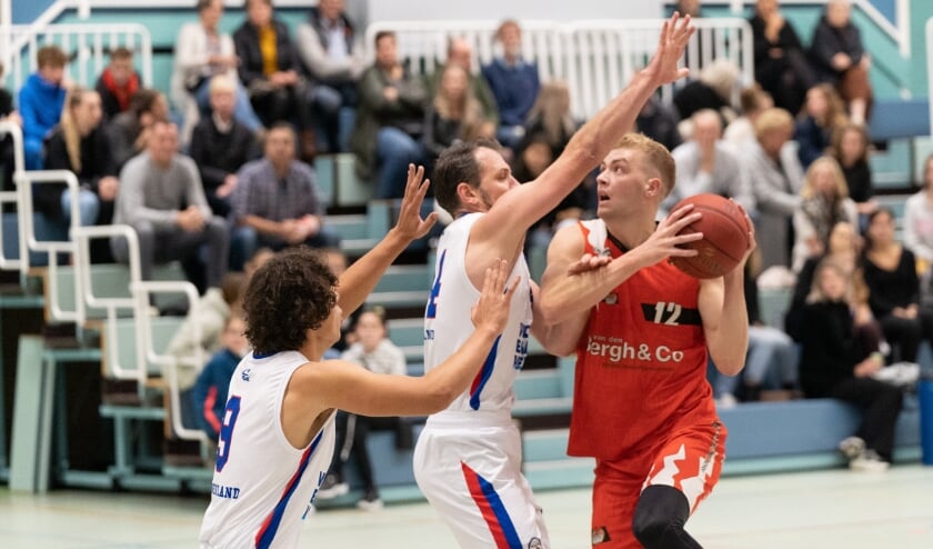 <p>Cas Vos in actie tegen CBV Binnenland.</p>