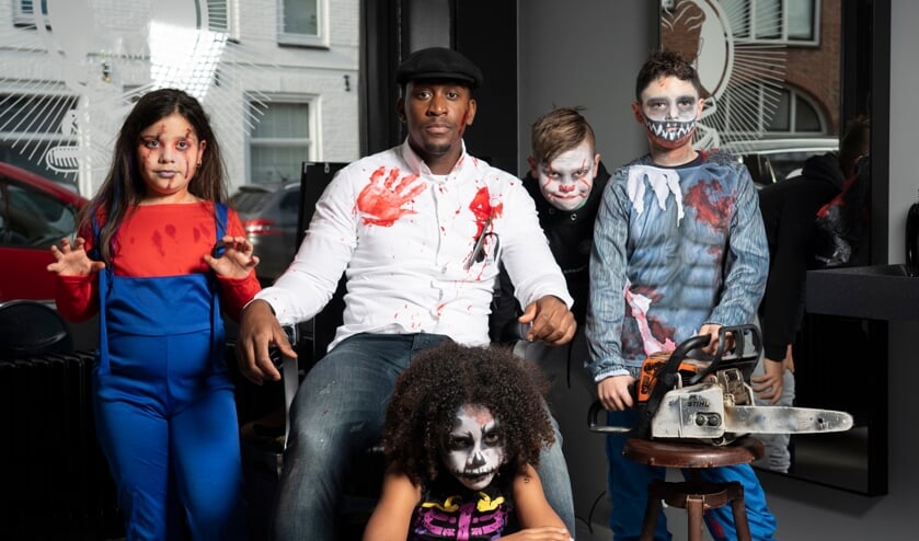 <p>Guno Piqué en zijn griezelige gezelschap in de Mancave Barbershop.</p>