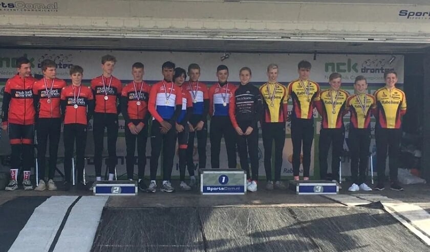 • Brons voor de jeugdploeg van Jan van Arckel.