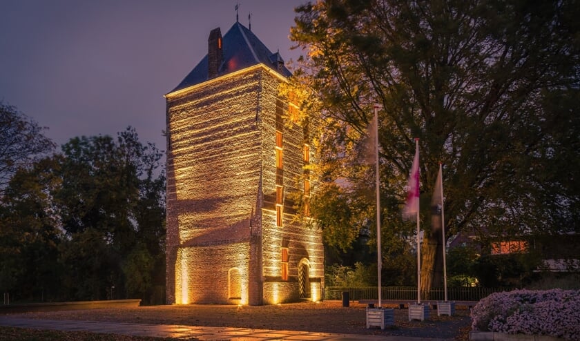 <p>Ook de IJsselsteinse kasteeltoren staat in de schijnwerpers.</p>