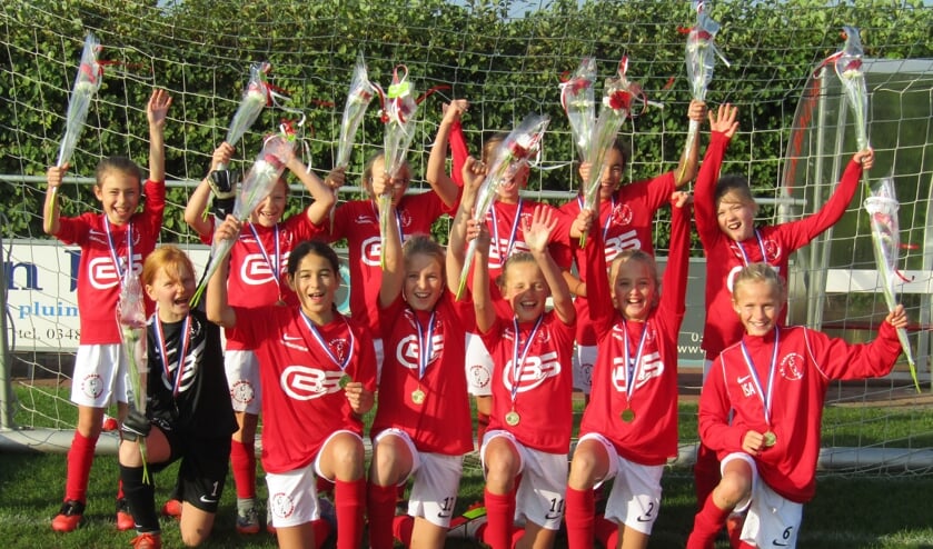 <p>Een trots team Cabauw MO11-1.</p>