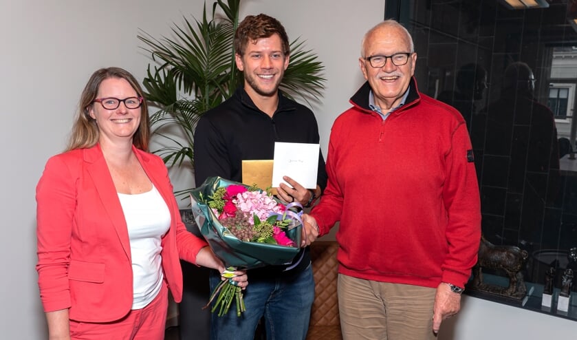 Julian Rip in het zonnetje gezet door Wethouder Tirtsa Kamstra en Jan Bruning
