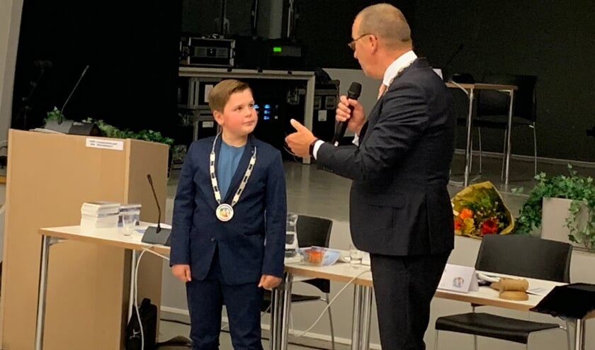 <p>• <strong> </strong>Fedde Linneweever uit Groot-Ammers werd tijdens de raadsvergadering officieel benoemd tot kinderburgemeester.</p>