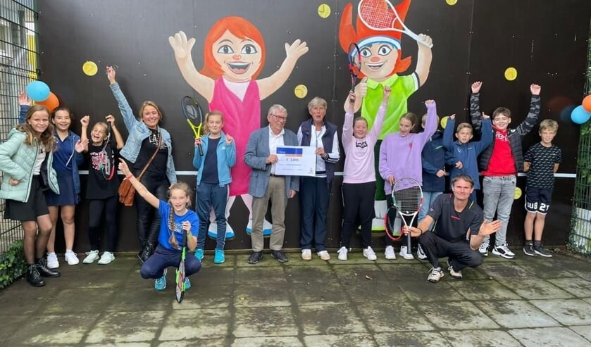 <p>Donderdag 7 oktober is het nieuwe mini court met de jeugdleden geopend. </p>