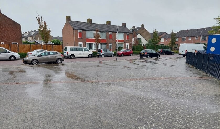 • Wateroverlast na een hoosbui.