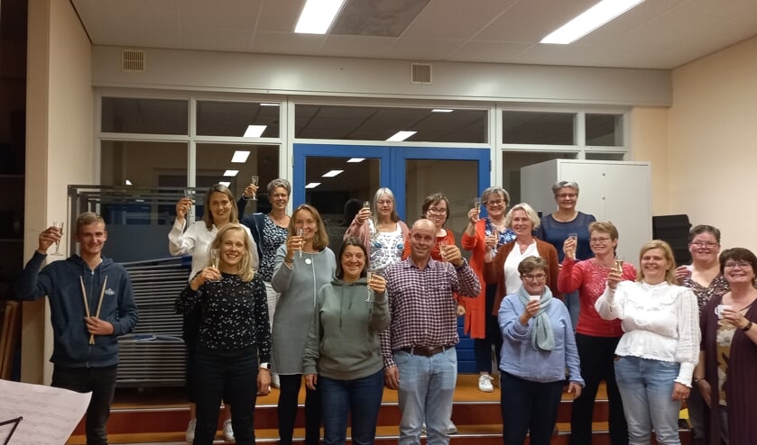 <p>Leden Gospelkoor Believe tijdens repetitieavond.</p>