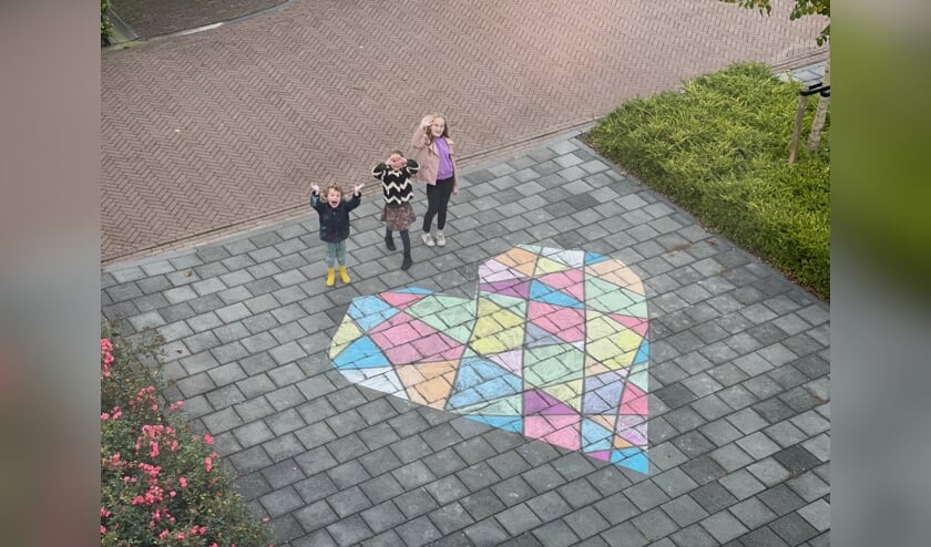 <p>Stoepkrijt kunstwerk.</p>