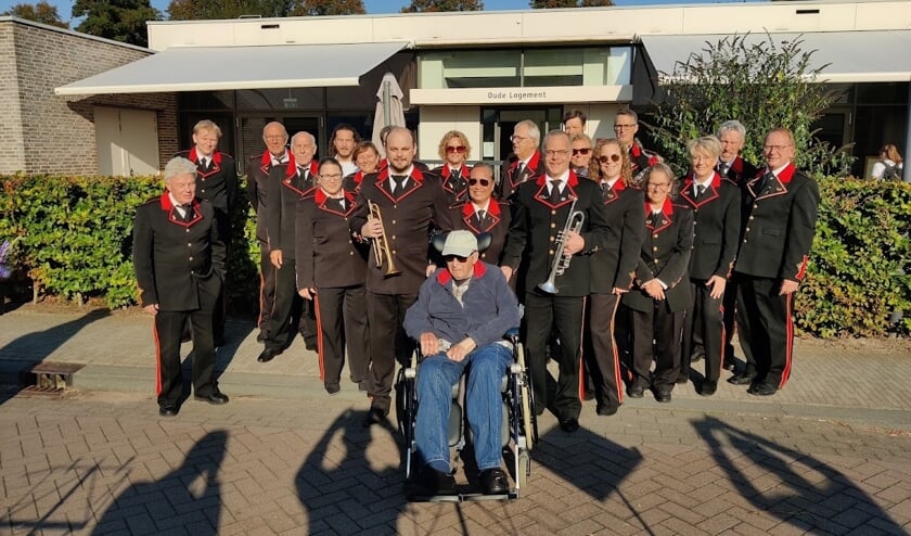 <p>• Jaap Burggraaf en het orkest van De Vriendschap.</p>