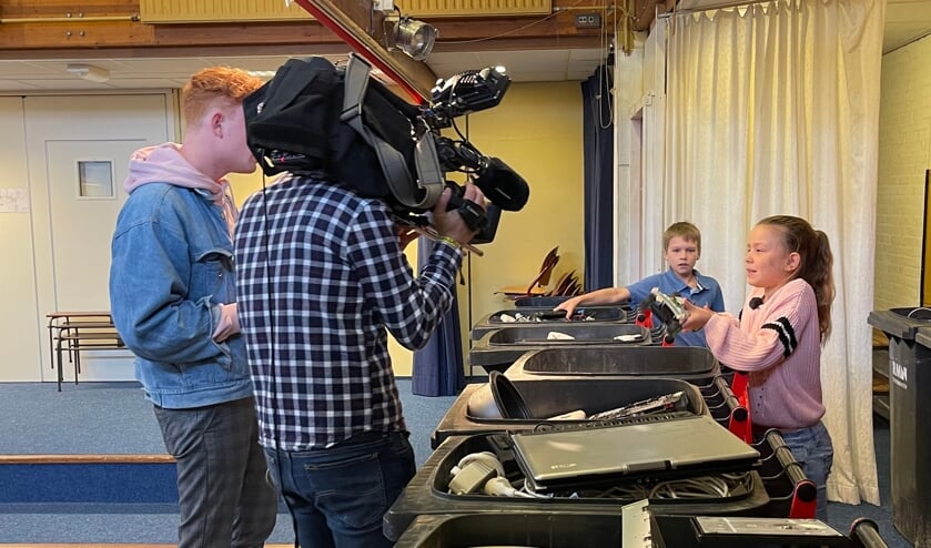 <p>NOS Jeugdjournaal op bezoek bij OBS De Krullevaar vanwege winnen E-waste race.</p>