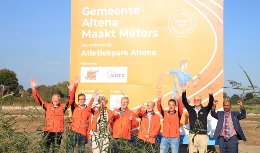 <p>De onthulling van een van de bouwborden afgelopen vrijdag.</p>