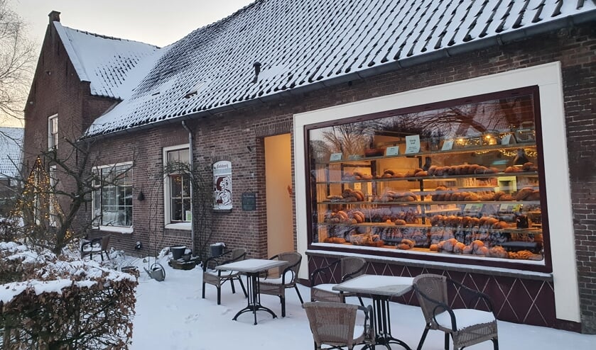 <p>De bakkerij en winkel zijn gevestigd aan de Torenstraat.</p>
