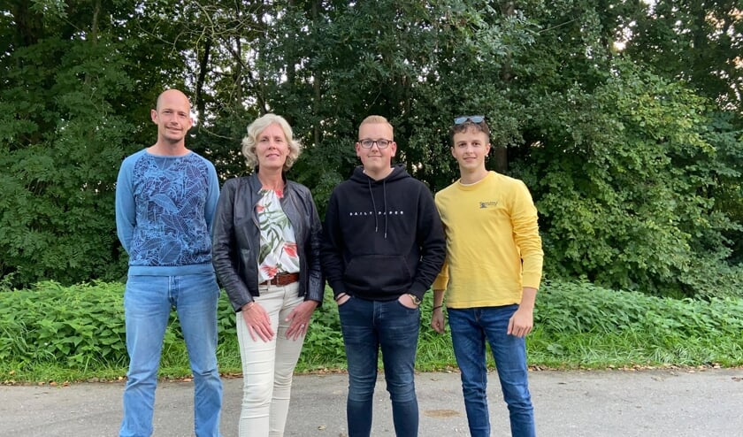 • Vier van de vijf bestuursleden van de stichting.