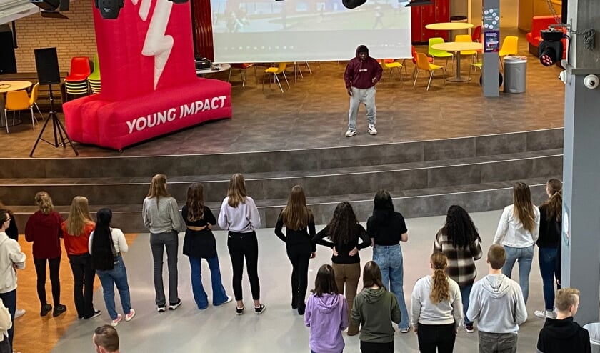 <p>De dag werd afgesloten met een optreden van rapper Bokoesam als beloning voor de leerlingen. </p>