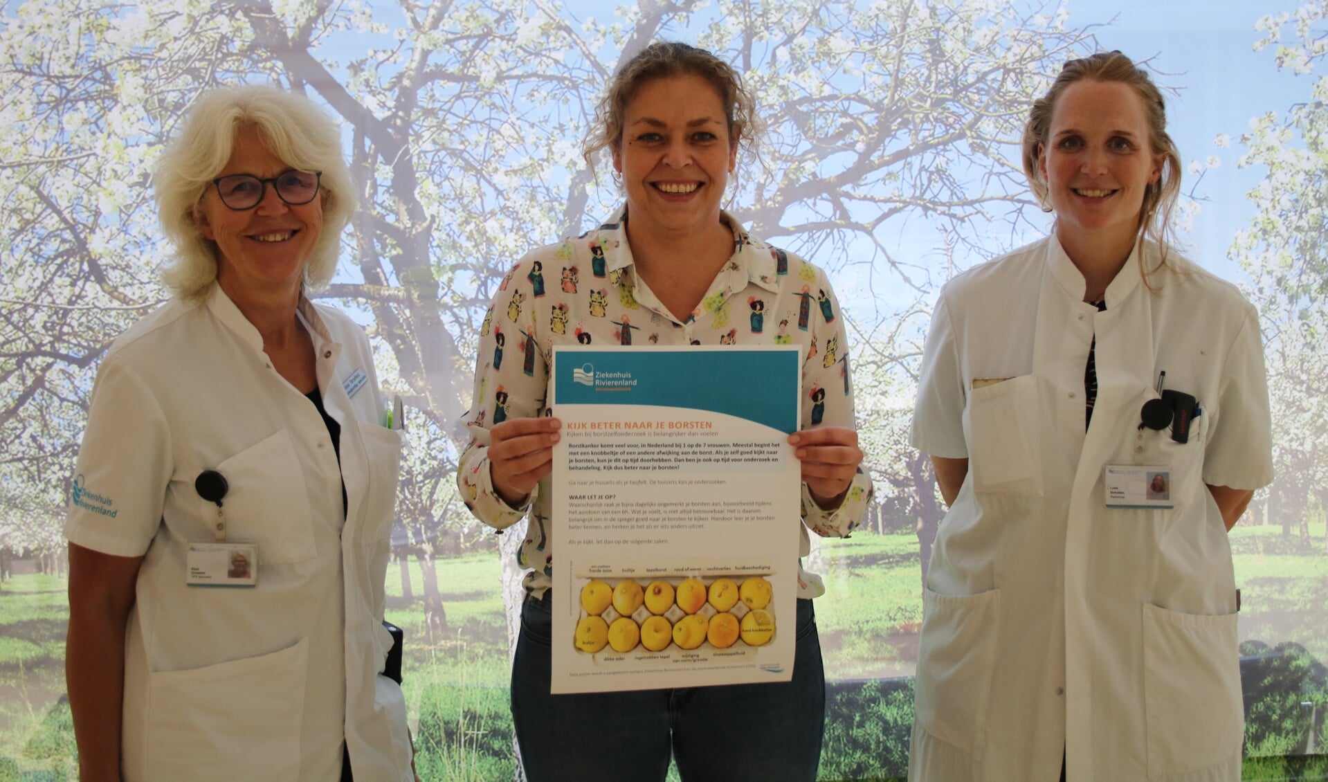 Van links naar rechts: Sissi Grosfeld, Ruth Ramaker en Loes Scholten vragen gezamenlijk aandacht voor het tijdig opsporen van borstkanker met de campagne ‘Check your lemons’. 