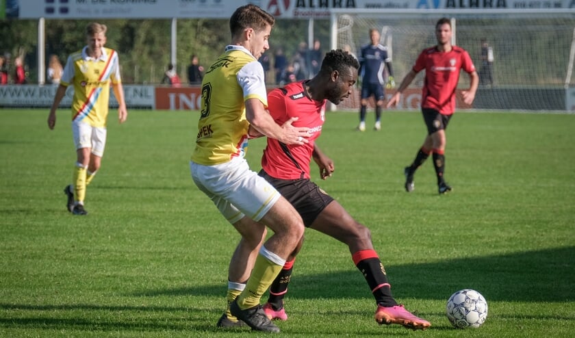 <p>• De succesvolle DCV-aanvaller Jonathan Linger in de derby tegen Spirit.</p>