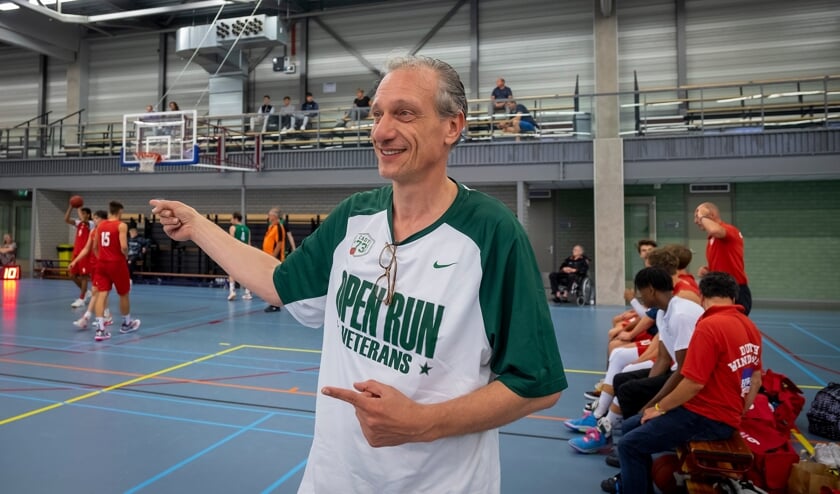 <p>• Cady-trainer Attila Gultana.</p>