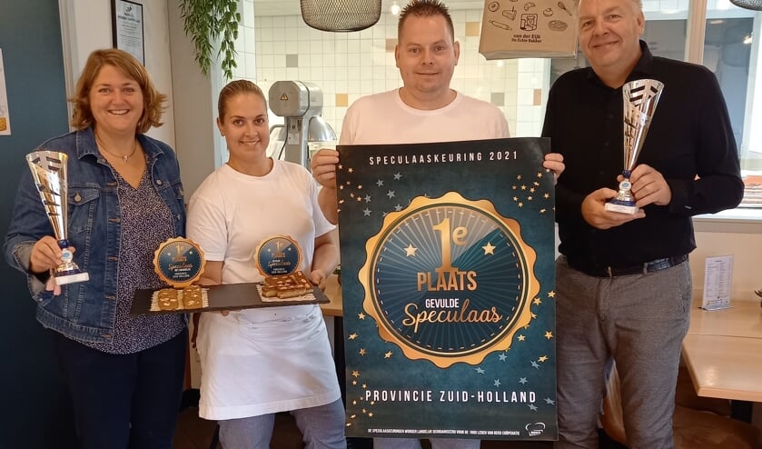 <p>Het team van Arjen van der Eijk is dolbij met de award</p>