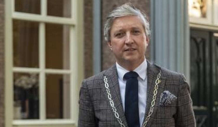 <p> "Werkgevers van arbeidsmigranten en verhuurders roep ik op om mensen niet op straat te zetten", aldus burgemeester Hans Beenakker.</p>