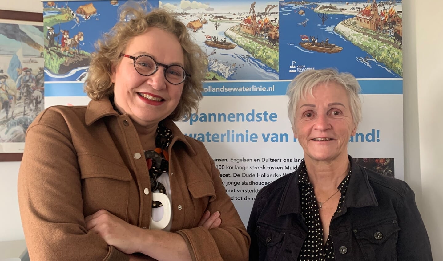 Anastasia van der Lugt (links) volgt Margot Stolk (rechts) op als directeur van Stichting Oude Hollandse Waterlinie.