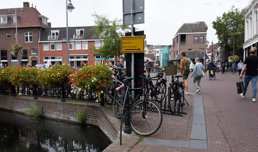 <p>Door de overkluizing open te breken en een sluis im de Turfmarkt kan de intieme vaarroute voortgezet worden.</p>